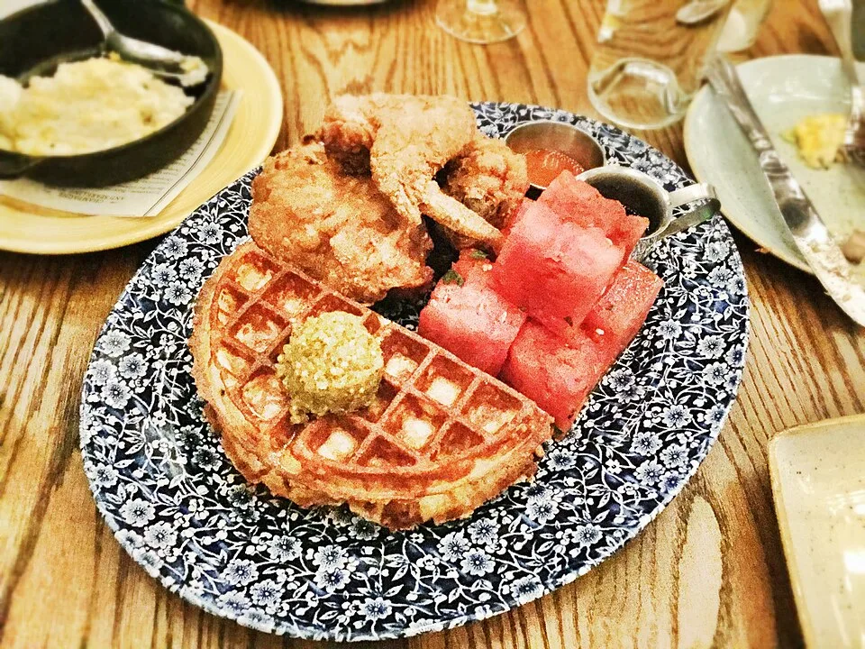 Frango frito com waffles e melancia, fotografado em Las Vegas